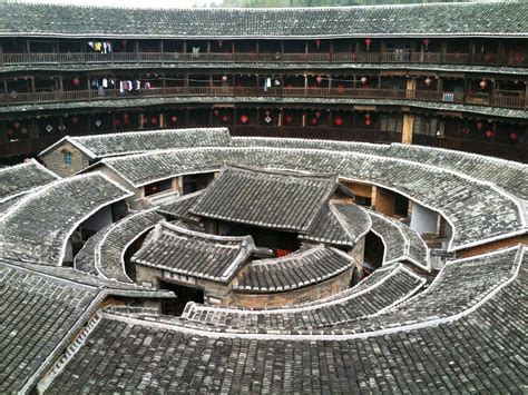 Hakka Fort Village -  Starożytna architektura i fascynujące legendy!