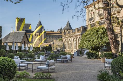  Jardins de l'Hôtel de la Cité w Yssingeaux – Oaza Spokoju i Historycznego Urok