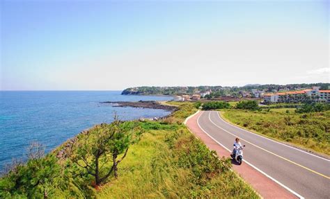  Aewol Coastal Road: Idealny do spacerów szlak nadmorskim z widokiem na górski krajobraz