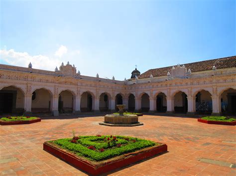 Museo de Arte Colonial en Girardot:  A Journey Through Time and Artistic Splendor!