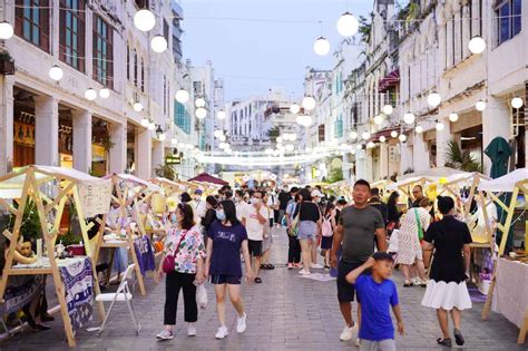  Qilou Old Street – Spacer w Czasie i Smaku Klasycznych Delikatesów