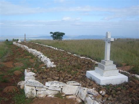 Spioenkop Battlefield: Echoes of History and Dramatic Landscape!