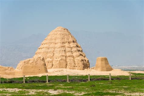  Xixia Wangling Mausoleum - Zapomniane grobowce cesarskie w sercu Chin!