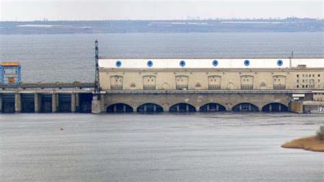 Zapora Dongfang: Symbol Niezapomnianych Krajobrazów I Inżynierskiej Mocy!